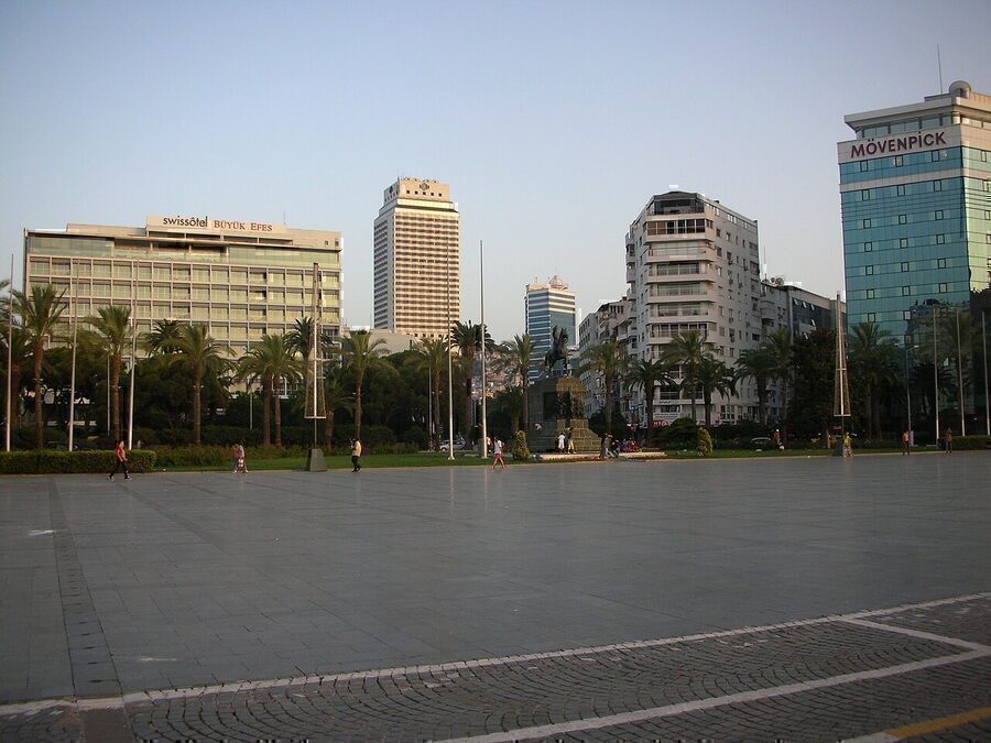 İzmir, Türgi